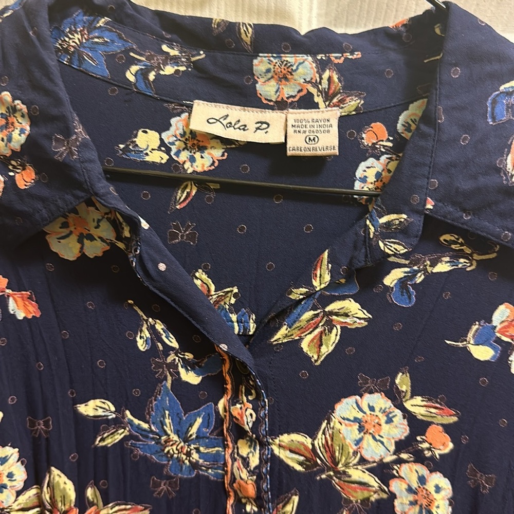 Medium flower blouse - Picture 2 of 3